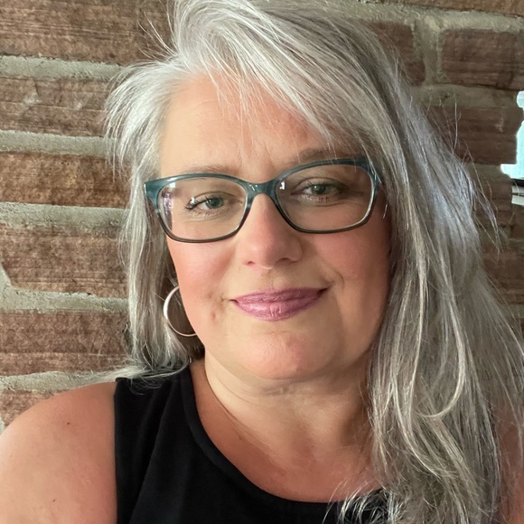 Meet your Posher, Ewa - Picture 1 of 1